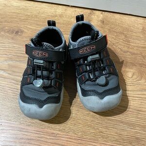 Toddler size 8 Keen sneakers